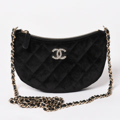 新品同様 CHANEL シャネル マトラッセ チェーンショルダー ランダム番台 2024イヤーズギフト ベロア レザー ブラック 中古 4a004471