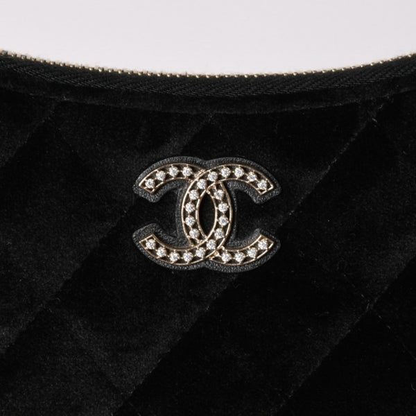 新品同様 CHANEL シャネル マトラッセ チェーンショルダー ランダム番台 2024イヤーズギフト ベロア レザー ブラック 中古 4a004471