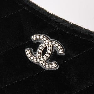新品同様 CHANEL シャネル マトラッセ チェーンショルダー ランダム番台 2024イヤーズギフト ベロア レザー ブラック 中古 4a004471