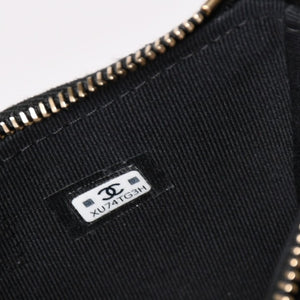 新品同様 CHANEL シャネル マトラッセ チェーンショルダー ランダム番台 2024イヤーズギフト ベロア レザー ブラック 中古 4a004471