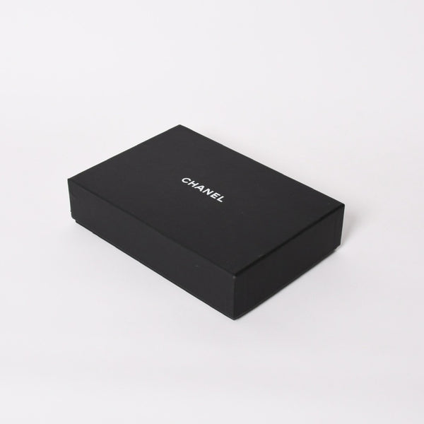 新品同様 CHANEL シャネル マトラッセ チェーンショルダー ランダム番台 2024イヤーズギフト ベロア レザー ブラック 中古 4a004471