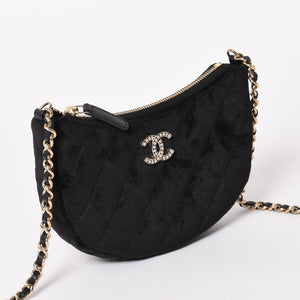 新品同様 CHANEL シャネル マトラッセ チェーンショルダー ランダム番台 2024イヤーズギフト ベロア レザー ブラック 中古 4a004471