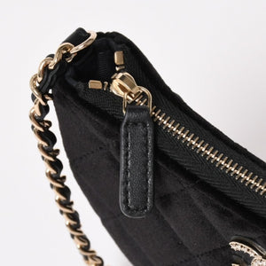 新品同様 CHANEL シャネル マトラッセ チェーンショルダー ランダム番台 2024イヤーズギフト ベロア レザー ブラック 中古 4a004471