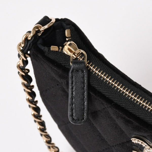 新品同様 CHANEL シャネル マトラッセ チェーンショルダー ランダム番台 2024イヤーズギフト ベロア レザー ブラック 中古 4a004471