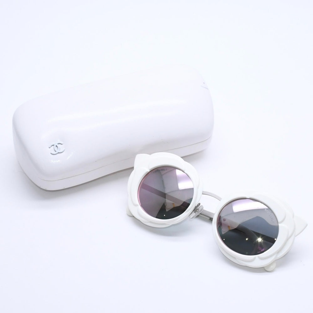 極美品 CHANEL シャネル Sunglasses サングラス 71198 カメリアフレームサングラス White 白 中古 4a004488