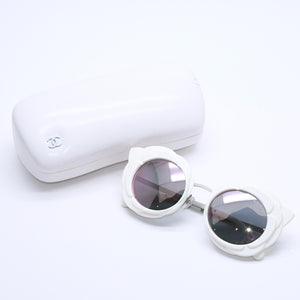 Very Good Condition CHANEL Sunglasses Sunglasses 71198 Camellia Frame Sunglasses White White Used 4a004488