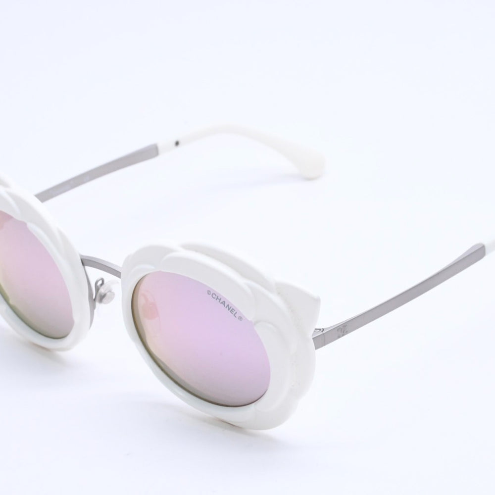 Very Good Condition CHANEL Sunglasses Sunglasses 71198 Camellia Frame Sunglasses White White Used 4a004488