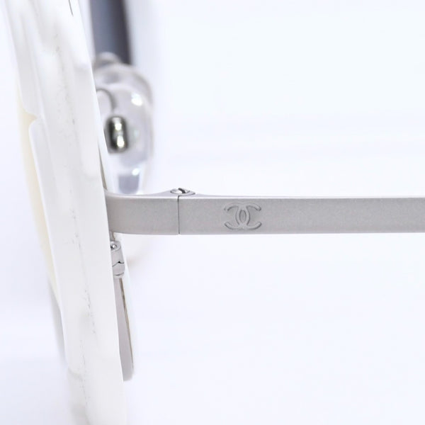Very Good Condition CHANEL Sunglasses Sunglasses 71198 Camellia Frame Sunglasses White White Used 4a004488