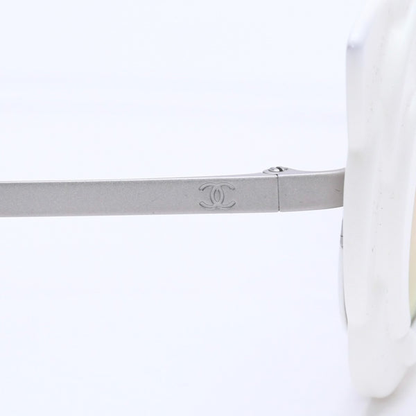 Very Good Condition CHANEL Sunglasses Sunglasses 71198 Camellia Frame Sunglasses White White Used 4a004488