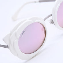 画像をギャラリービューアに読み込む, 極美品 CHANEL シャネル Sunglasses サングラス 71198 カメリアフレームサングラス White 白 中古 4a004488