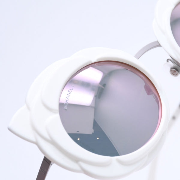 Very Good Condition CHANEL Sunglasses Sunglasses 71198 Camellia Frame Sunglasses White White Used 4a004488