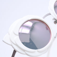 画像をギャラリービューアに読み込む, 極美品 CHANEL シャネル Sunglasses サングラス 71198 カメリアフレームサングラス White 白 中古 4a004488