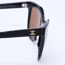 画像をギャラリービューアに読み込む, CHANEL シャネル フラワーフレーム サングラス ブラックフレーム サイドココマーク 黒 71186A 美品 中古 4a004473