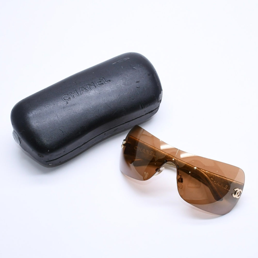 極美品 CHANEL シャネル シールドサングラス アイウェア 4157-Q c.370/6H サイズ120 ココマーク マトラッセテンプル 中古 4a004477