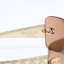 画像をギャラリービューアに読み込む, 極美品 CHANEL シャネル シールドサングラス アイウェア 4157-Q c.370/6H サイズ120 ココマーク マトラッセテンプル 中古 4a004477
