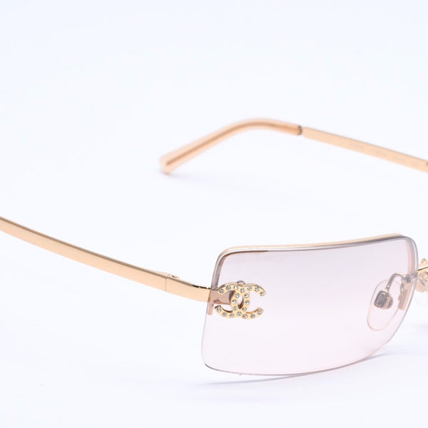 極美品 CHANEL シャネル ハーフリム サングラス アイウェア 4104-B c.125/8Z サイズ62□15 120 ココマーク ラインストーン 中古 4a004489