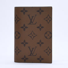 画像をギャラリービューアに読み込む, 新品同様品 LOUIS VUITTON ルイヴィトン パスポートケース パスポートカバー クーヴェルテュール モノグラムキャンバス モノグラムリバース M26571 ブラウン 中古 4a004623
