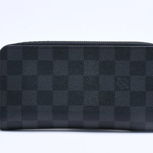 Very good condition LOUIS VUITTON Damier Graphite Canvas Zippy Wallet Portefeuille Vasco Black N63095 Used 4a004621