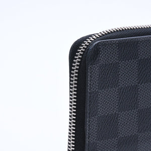 Very good condition LOUIS VUITTON Damier Graphite Canvas Zippy Wallet Portefeuille Vasco Black N63095 Used 4a004621