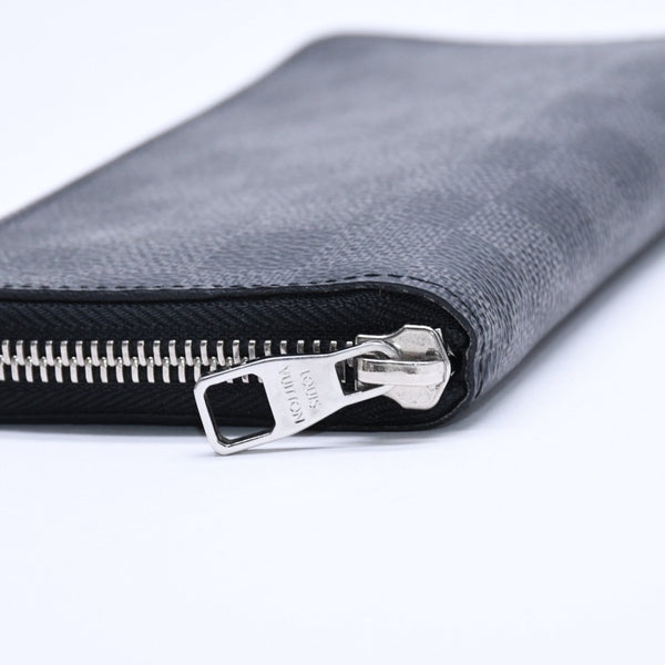 Very good condition LOUIS VUITTON Damier Graphite Canvas Zippy Wallet Portefeuille Vasco Black N63095 Used 4a004621