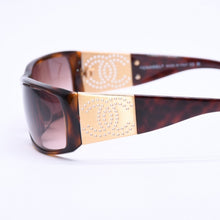 画像をギャラリービューアに読み込む, 極美品 CHANEL シャネル Sunglasses サングラス ココマーク パンチング ブラウン ゴールド 63◻︎15 125 5118 中古 4a004487
