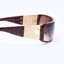 画像をギャラリービューアに読み込む, 極美品 CHANEL シャネル Sunglasses サングラス ココマーク パンチング ブラウン ゴールド 63◻︎15 125 5118 中古 4a004487