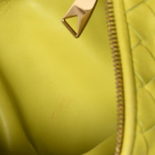 Load image into Gallery viewer, 極美品 BOTTEGA VENETA ボッテガヴェネタ MINI JODIE ミニ ジョディ ハンドバッグ 690225 イントレチャート イエローグリーン 中古 4b013557