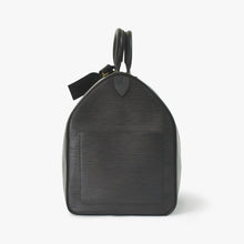 Load image into Gallery viewer, LOUIS VUITTON ルイヴィトン ボストンバッグ キーポル50 M42962 ブラック エピレザー ゴールド金具 美品 中古 4a004513