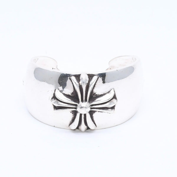 Very good condition CHROME HEARTS BANGLE WIDE CUFF CH PLUS CH plus wide cuff bangle Weight approx. 138.90g Silver 925 Used 4a004518