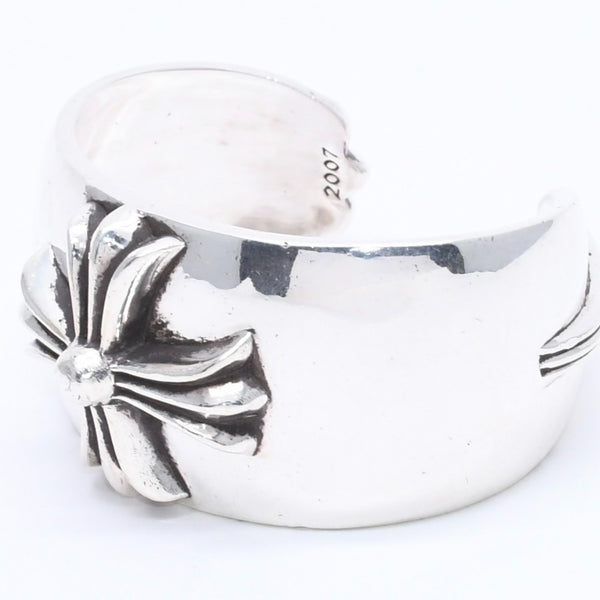 Very good condition CHROME HEARTS BANGLE WIDE CUFF CH PLUS CH plus wide cuff bangle Weight approx. 138.90g Silver 925 Used 4a004518