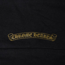 画像をギャラリービューアに読み込む, CHROME HEARTS クロムハーツ Vertical Logo Pullover Hoodie スウェットパーカー スクロールロゴ オールドイングリッシュフォント ブラック アーミーグリーン Mサイズ 美品 中古 4a004530