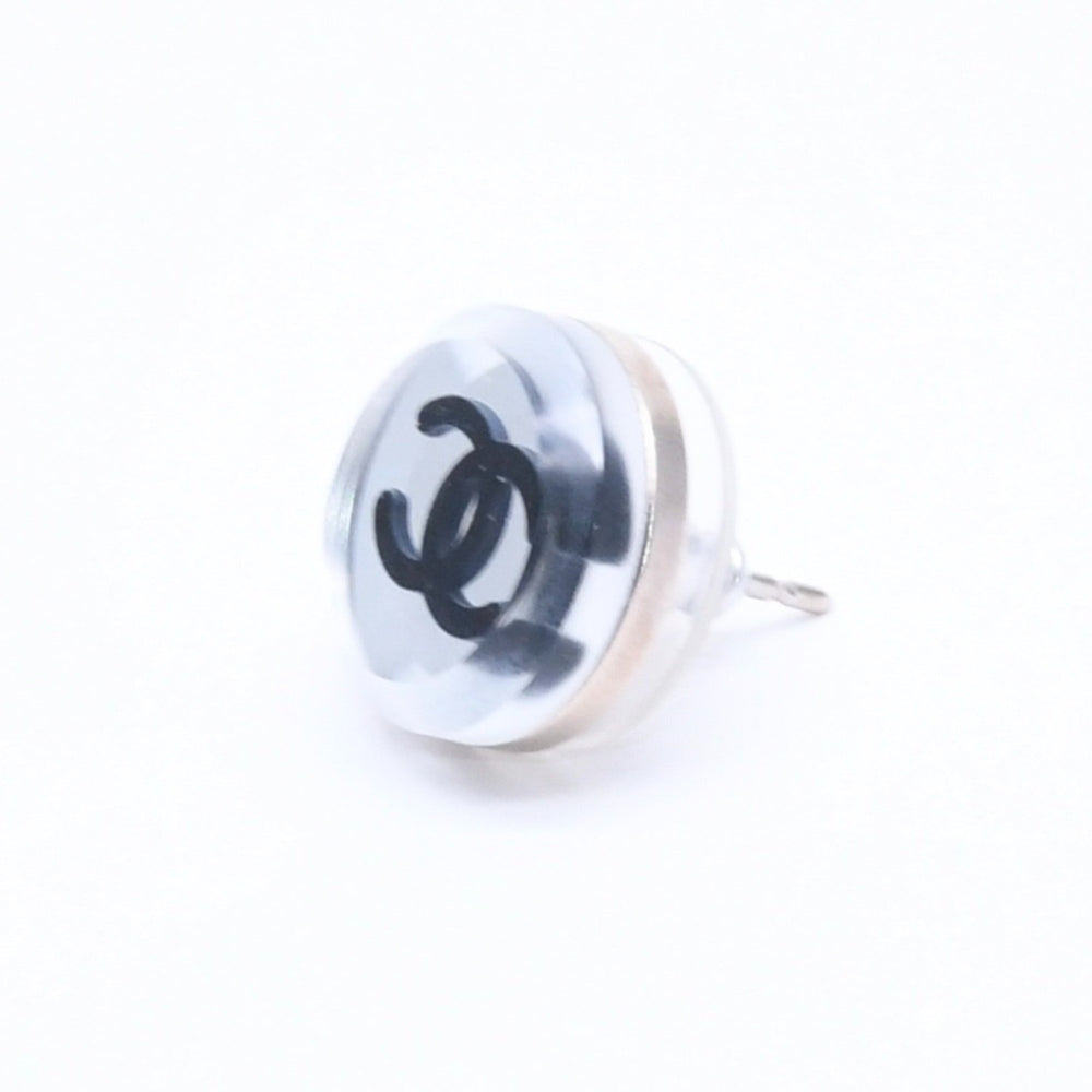 Very good condition CHANEL button earrings silver here mark mirror weight approx. 4.15g 08V stamp silver used 4a004562