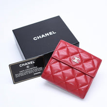 画像をギャラリービューアに読み込む, CHANEL シャネル コンパクトウォレット 二つ折り財布 16番台 ココマーク キャビアスキン レッド シルバー金具 美品 中古 4a004717