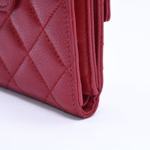 画像をギャラリービューアに読み込む, CHANEL シャネル コンパクトウォレット 二つ折り財布 16番台 ココマーク キャビアスキン レッド シルバー金具 美品 中古 4a004717