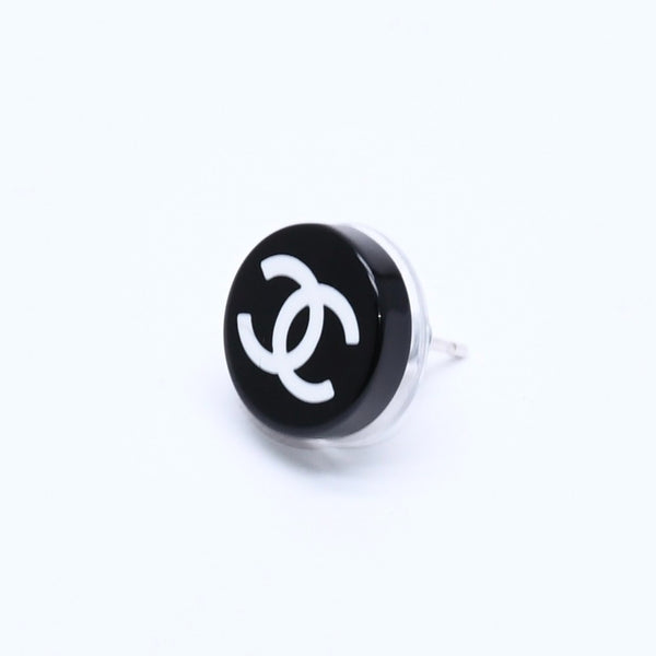 極美品 CHANEL シャネル ピアス イヤリング ココマークボタン ブラック 黒 05P刻印 重量約1.14g 中古 4a004568