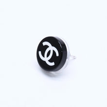 画像をギャラリービューアに読み込む, 極美品 CHANEL シャネル ピアス イヤリング ココマークボタン ブラック 黒 05P刻印 重量約1.14g 中古 4a004568