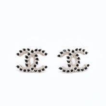 画像をギャラリービューアに読み込む, 極美品 CHANEL シャネル ピアス イヤリング ココマーク ブラックラインストーン C20A刻印 重量約2.18g 中古 4a004557