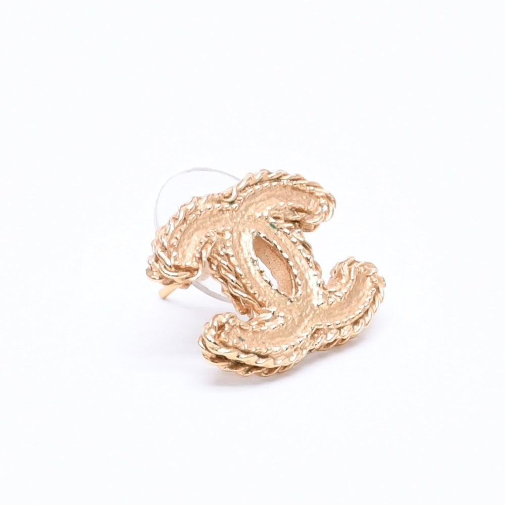 Very Good Condition CHANEL Earrings Chain Pattern Gold Color B11A Engraved Weight Approx. 5.82g Used 4a004577