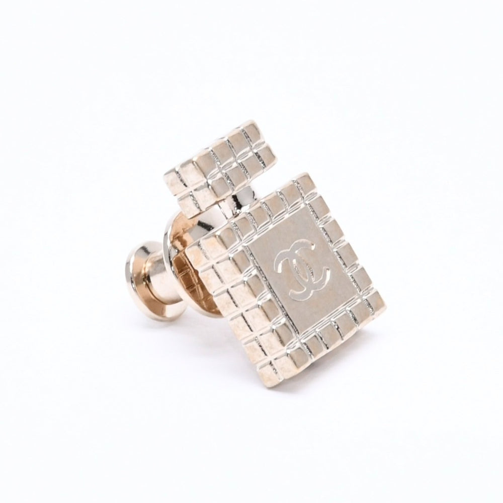 Very good condition CHANEL brooch here mark pin brooch 3 piece set metal gold weight 21.7g B21V engraved used 4a004606