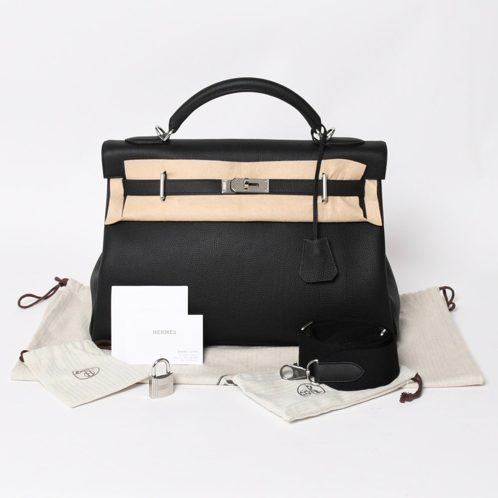 Like new HERMES Maxi Kelly 42 Handbag B engraved Togo Noir SV hardware Made in 2023 Inside stitching Used 4a004578