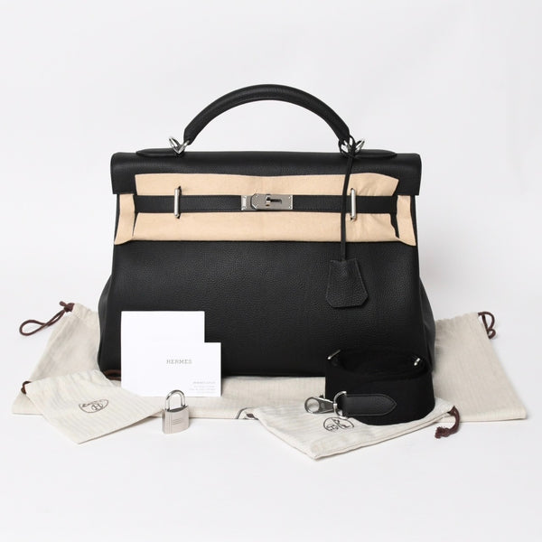 Like new HERMES Maxi Kelly 42 Handbag B engraved Togo Noir SV hardware Made in 2023 Inside stitching Used 4a004578