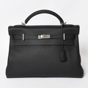Like new HERMES Maxi Kelly 42 Handbag B engraved Togo Noir SV hardware Made in 2023 Inside stitching Used 4a004578