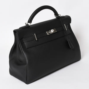 Like new HERMES Maxi Kelly 42 Handbag B engraved Togo Noir SV hardware Made in 2023 Inside stitching Used 4a004578