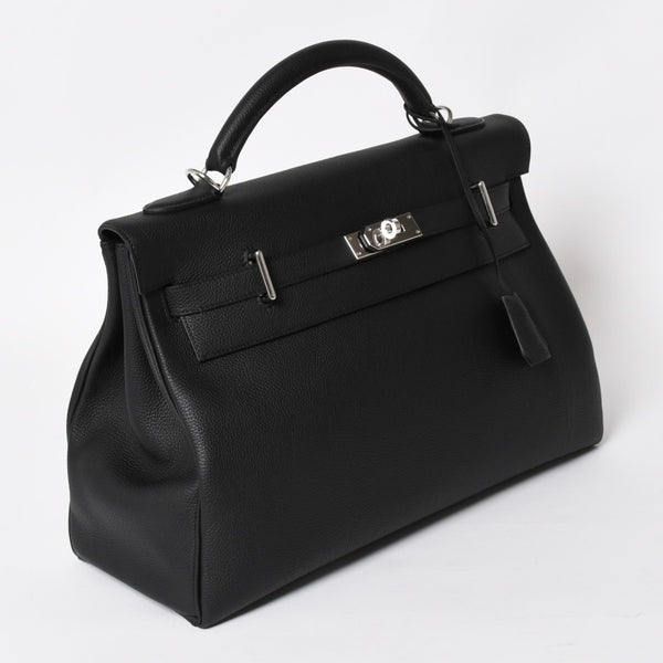 Like new HERMES Maxi Kelly 42 Handbag B engraved Togo Noir SV hardware Made in 2023 Inside stitching Used 4a004578