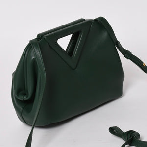 極美品 BOTTEGA VENETA ボッテガヴェネタ トライアングル ポイント スモール ショルダーバッグ グリーン 658476 中古 4a004587