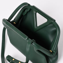 画像をギャラリービューアに読み込む, 極美品 BOTTEGA VENETA ボッテガヴェネタ トライアングル ポイント スモール ショルダーバッグ グリーン 658476 中古 4a004587