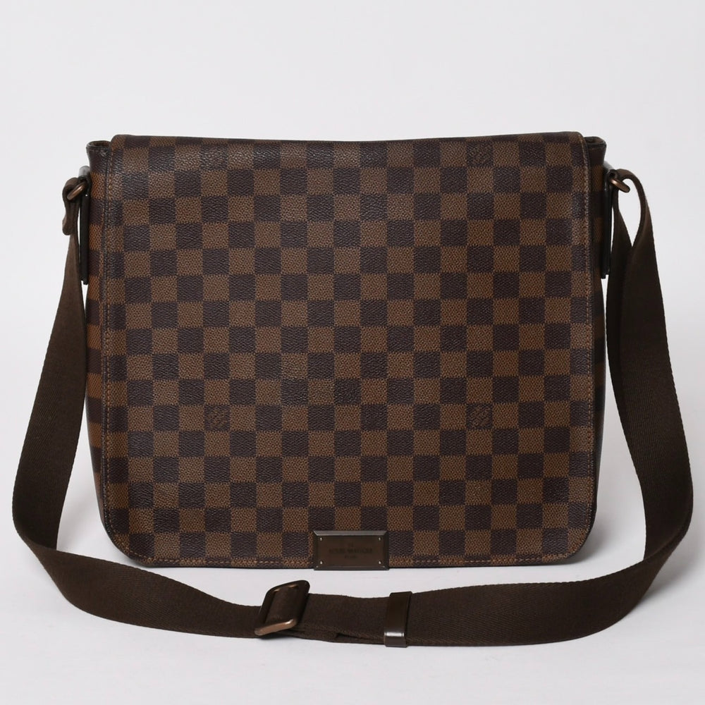 Very Good Condition LOUIS VUITTON District MM Shoulder Bag Damier Canvas N41212 Brown Used 4a004590