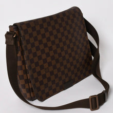 画像をギャラリービューアに読み込む, 極美品 LOUIS VUITTON ルイ ヴィトン ディストリクトMM ショルダーバッグ ダミエキャンバス N41212 ブラウン 中古 4a004590