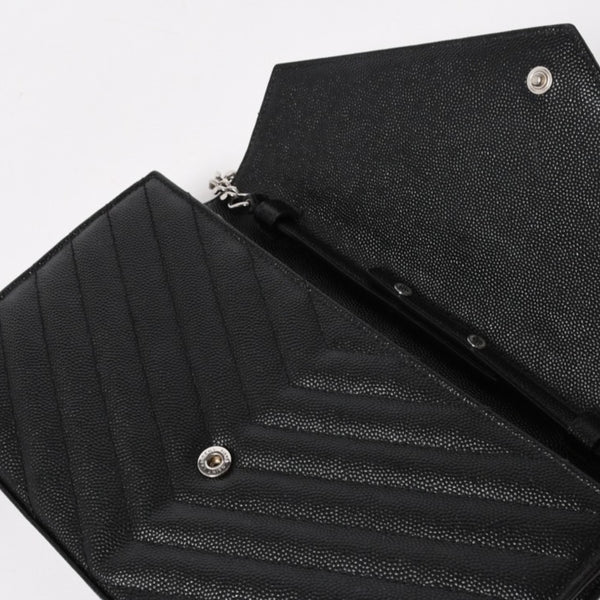 極美品 SAINT LAURENT サンローラン カサンドラ レザー チェーンウォレット キャビアスキン ブラック シルバー金具 中古 4a004629
