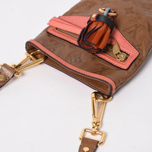 画像をギャラリービューアに読み込む, 極美品 LOUIS VUITTON ルイヴィトン ショルダーバッグ M40369 アンダーグラウンド フラットバッグ ショルダーバッグ ブラウン ピンク ゴールド金具 中古 4a004769